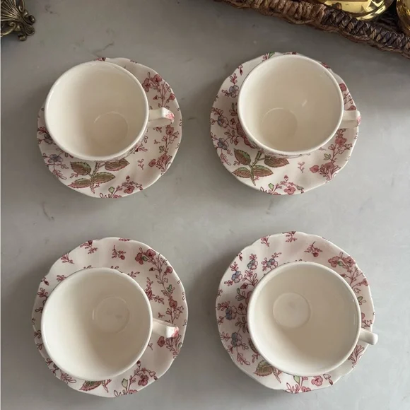 Vintage Johnson Bros. Rose Chintz Tea Cup & Saucer  Made In England Set of 4 - Picture 3 of 9